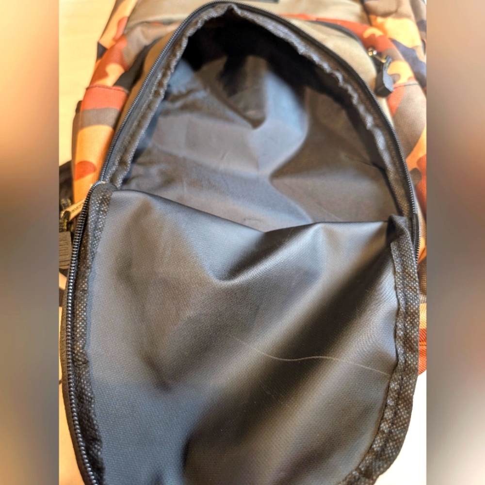 Eastsport Camo Sport Backpack Laptop Sleeve School Hiking, NWOT - Picture 4 of 6